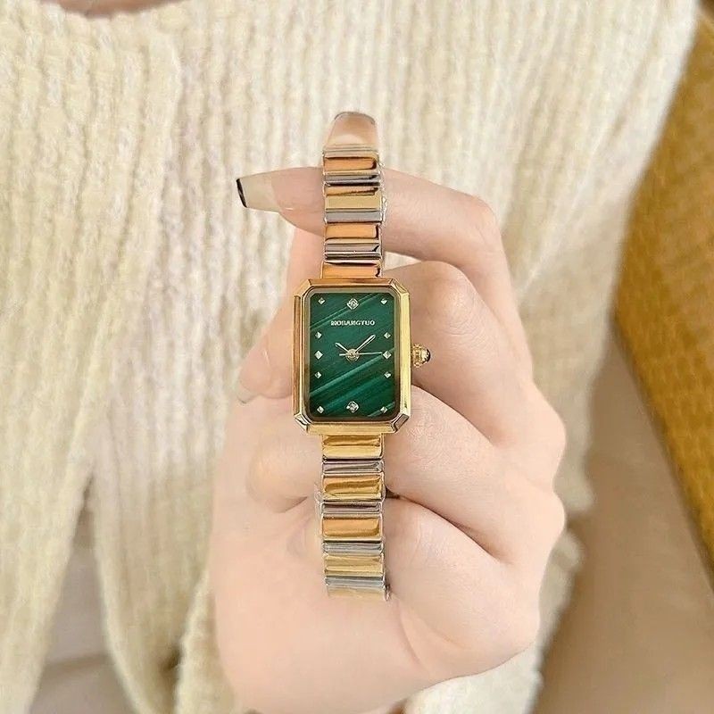 Golden Wrist Watch 7.9 Inch Length Stainless Steel Luxury Fashioned Quartz Watch