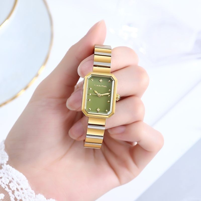 Golden Wrist Watch 7.9 Inch Length Stainless Steel Luxury Fashioned Quartz Watch